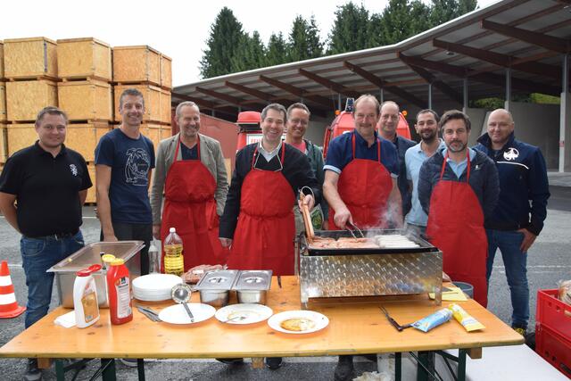 Eine gelungene Grillfeier für die Wehrkameraden als Dank von der Geschäftsführung