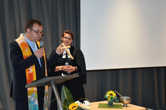 Pfarrer Anton Neger und Pfarrerin Doris Pratl-Zebinger nahmen die ökonomische Segnung vor. | Foto: Waltraud Fischer