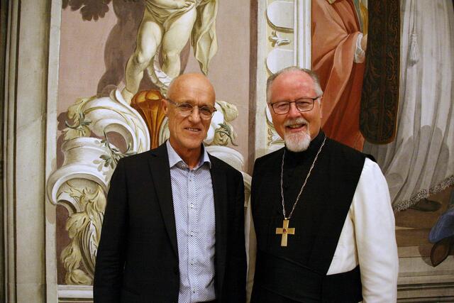 Toni Innauer mit Abt German Erd, der sich über die anspruchsvolle Konzertreihe und den Erfolg der Veranstaltung als "Hausherr" besonders freut.