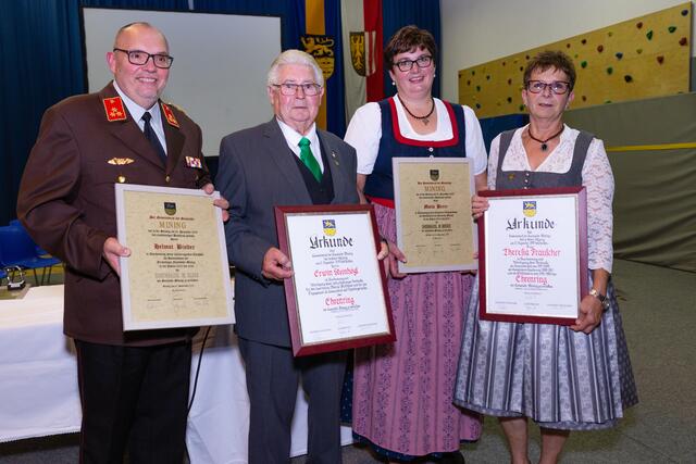 Die Geehrten: Helmut Binder, Erwin Steinhögl, Maria Berer und Theresia Frauscher (nicht am Foto Marianne Kreil).