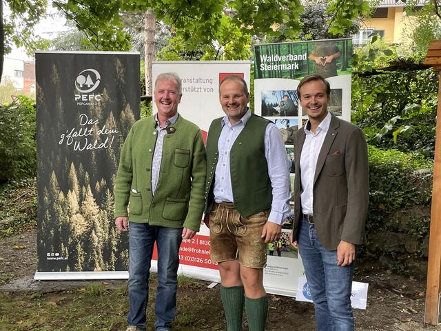 Bei der Eröffnung: Paul Lang, Hannes Pirstinger und Bgm. Johannes Wagner (v.l.) | Foto: WOCHE