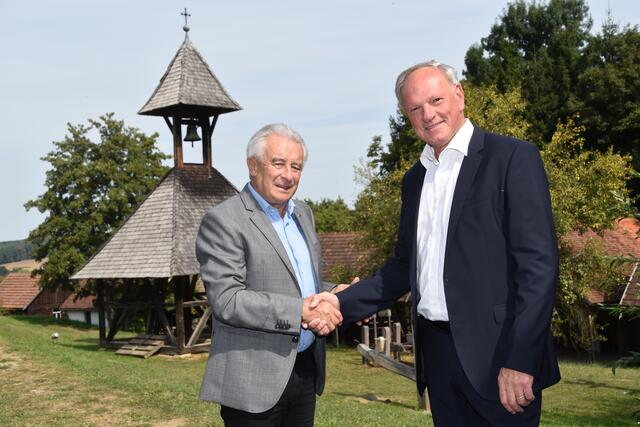 Wilhelm Pammer (links) legt Ende Oktober nach 32 Jahren sein Amt als Bürgermeister von Gerersdorf-Sulz zurück. Günter Berzkovics soll ihm nachfolgen.
