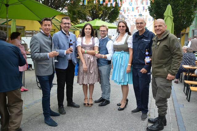 LA Kurt Hackl, FF Kdt. Claus Neubauer, GR Philippa Markovics, Bgm. Erich Stubenvoll, Freitagsmarkt-Managerin Lena Sattmann, GR Heinrich Krickl und Oberst Hans-Peter Hohlweg