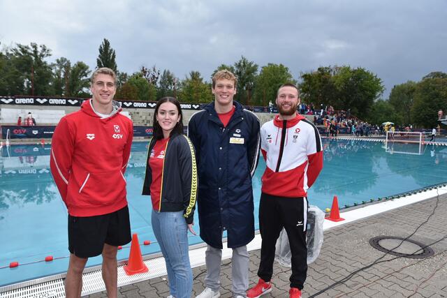 Swim against the Olympians: Im Stadionbad konnten sich Hobbyschwimmer mit den Profis Heiko Gigler, Lena Grabowski, Felix Auböck und Simon Bucher (v.l.) messen. | Foto: Markus Spitzauer