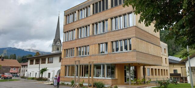 Das neue Schülerheim fügt sich harmonisch ins Ortsbild ein 