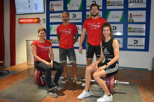 vorne v. L.: Irene Kirchsteiger (Coach), Nicole Hausjell,
hinten v. L.: Rüdiger Mayr (Coach), Lukas Untersberger
Foto: Conny Högg