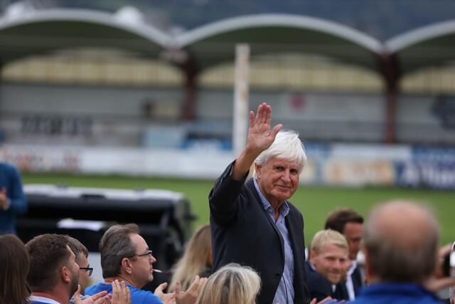 Präsidenten-Legende Hermann Schellmann beim Spatenstich. | Foto: Reischl