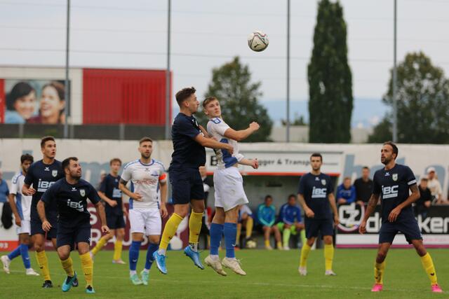 Schützenfest zum richtigen Zeitpunkt: HAKAKÜCHE Ansfelden ließ im Bezirks-Derby gegen Asten kein Tor aus.