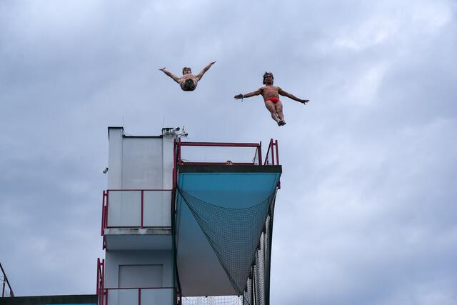 Swim against the Olympians: Sehenswert waren die verschiedenen Figuren beim Turmspringen. | Foto: Markus Spitzauer