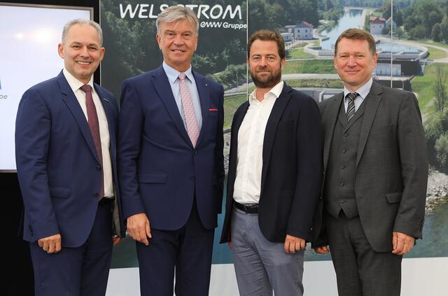 Friedrich Pöttinger, Werner Steinecker, Florian Niedersüss und Franz Gruber (v.l.) bei der Eröffnung des Kraftwerkes Traunleiten. | Foto: eww Gruppe
