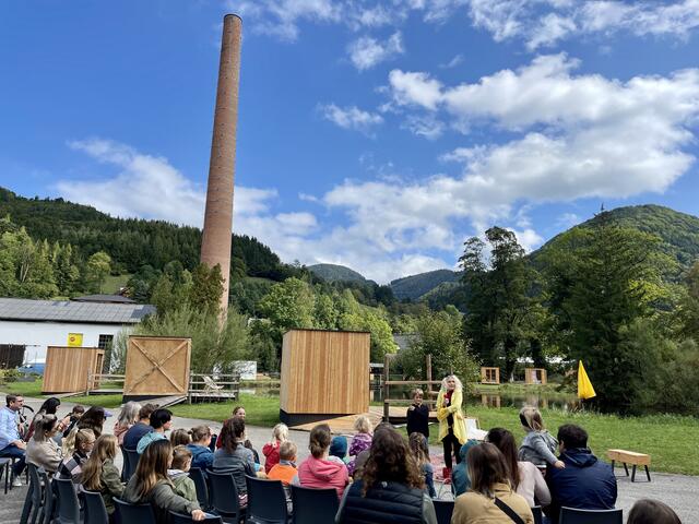 Das zeitgenössische Zirkusfestival "Cirque Neuburck" wurde erstmals beim Töpperschloss ausgetragen. | Foto: Sophia Lindner