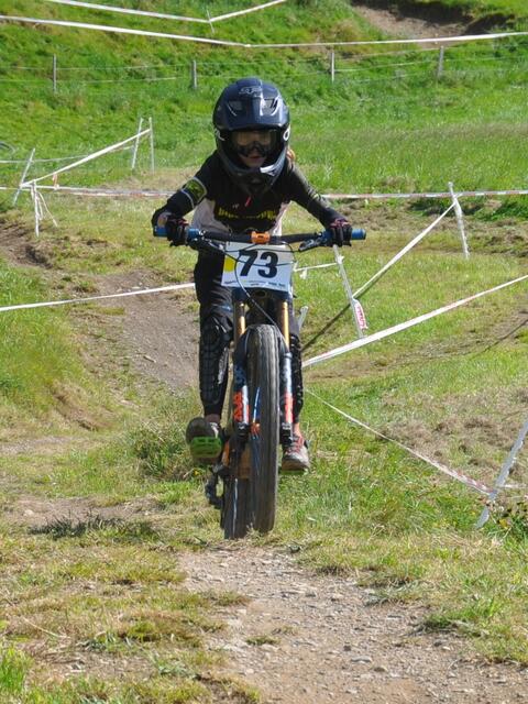 Greta Pöchlauer (Freeride Club Bike Nature) auf ihrer Fahrt zum 3. Platz im U11-Bewerb