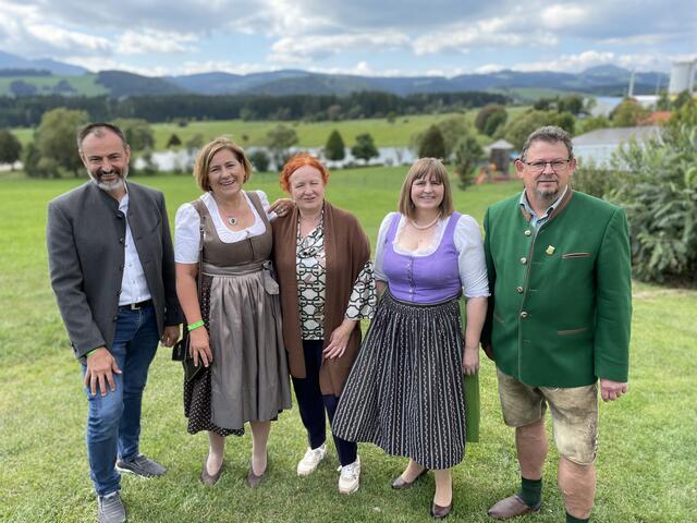 Feierten gemeinsam 130 Jahr Tourismusverein Passail. Vzbgm. Werner Berghofer, Christine Pollhammer (Almenland Tourismus),  Obfrau des TV Passail Gabriele Reiterer, Bgm. Eva Karrer und Kassier vom TV Passail, Siegfried Stadlhofer (v.l.n.r.) | Foto: Hofmüller (35x)