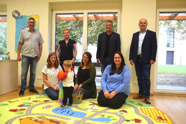 Machen gemeinsame Sache: Hannes Siemeister, Manuela Wiesner, Josef Pfeiffer, Mario Trinkl (stehend v.l.), Silvia Horvath, Nina Kaiser, Sarah Pumm (v.l.). | Foto: Elisabeth Kloiber