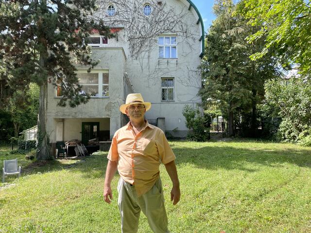 Peter Thomas Suschny versetzt das Loos-Haus in alten Glanz.