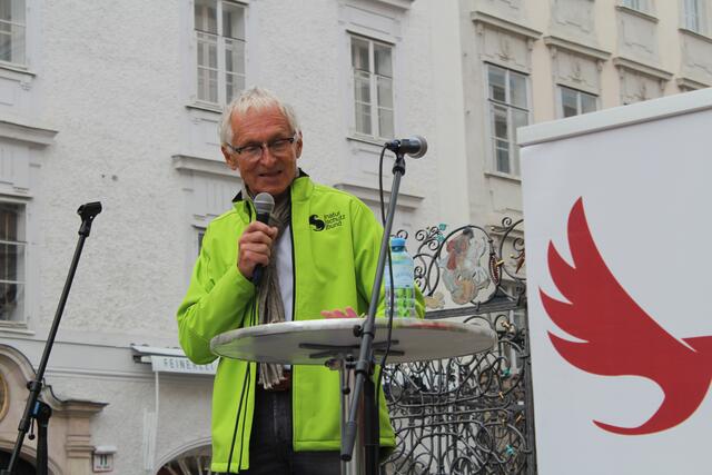 Windfrid Herbst, Vorsitzender des Naturschutzbundes Salzburg fordert einen bewussteren Umgang mit Grünflächen.