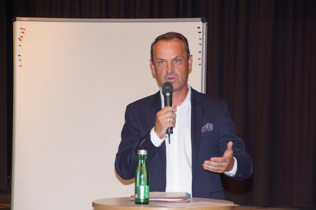 SP-Bezirkssprecher Bundesrat Dominik Resiinger (SP) | Foto: Helmut Eder