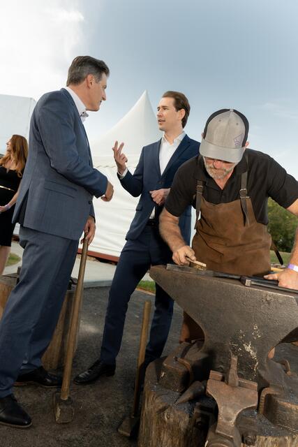 Auch Bundeskanzler Sebastian Kurz stattete einen Besuch ab. | Foto: Welser Profile