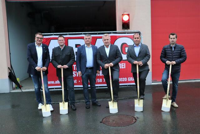 Sepp Zirkl, Richard Schall, Ewald Wolf, Manfred Komericky, Vzbgm. Patrick Trummer und Ivo Puskaric/Bauleiter beim Spatenstich. | Foto: Edith Ertl