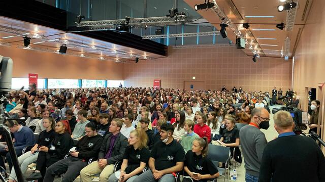 Mehr geht nicht: Volles Haus bei der Schülerdiskussion der WOCHE.