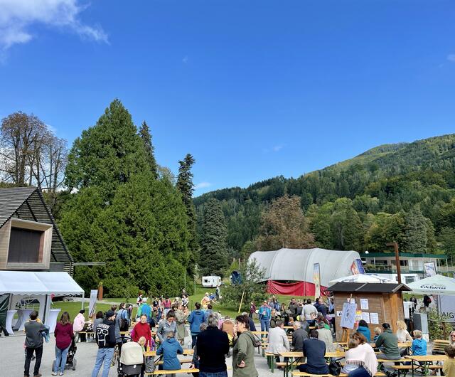 Das zeitgenössische Zirkusfestival "Cirque Neuburck" wurde erstmals beim Töpperschloss ausgetragen. | Foto: Sophia Lindner