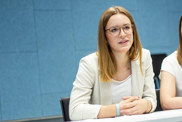 Die 18-jährige Pergerin Susanna Öllinger möchte als Bundesschulsprecherin den Fokus auf die psychische Gesundheit, ein neues Pflichtfach zur Demokratiebildung, sowie die Ausweitung der Sommerschulen auf alle Ferien legen. | Foto: Ines Strohmayer