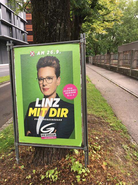 Zumindest die Plakatwahl gewinnen die Linzer Grünen, obwohl das Wahldatum gleich zweimal draufsteht: 8 von 10 Punkten. | Foto: BRS/Diabl