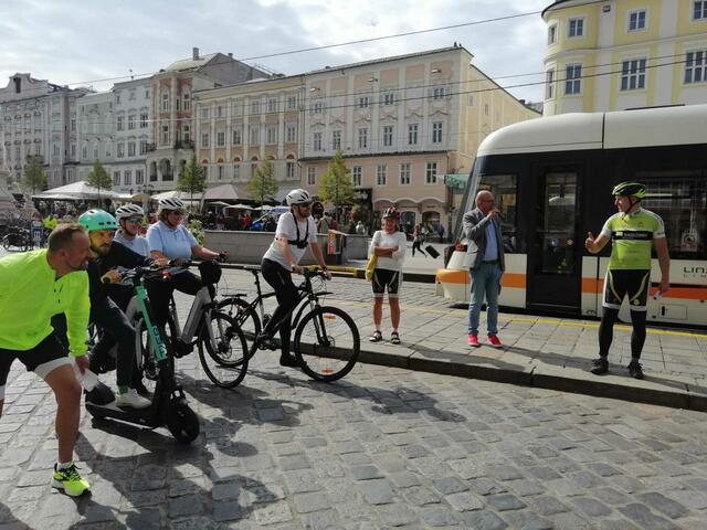 Bim, Mountainbike, E-Bike, E-Scooter, Läufer und ein E-Auto (nicht im Bild) gingen zeitgleich auf die Vier-Kilometer-Strecke. | Foto: Radlobby Linz