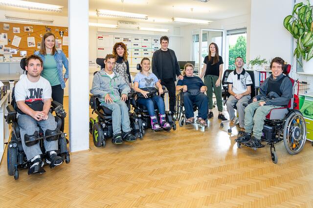 Seit fünf Jahren forschen Kurt Feldhofer (Mitte) und sein Team in den Bereichen Menschenrechte, politische Teilhabe und Barrierefreiheit. | Foto: Foto Jörgler