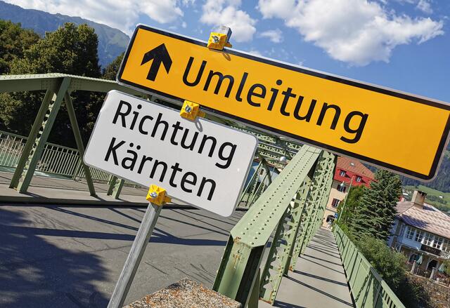 Am Wochenende gibt es eine Totalsperre der B 100 Drautalstraße vor dem Bahnhof Lienz. Eine Umleitungsstrecke ist eingerichtet. | Foto: Symbolbild Brunner Images