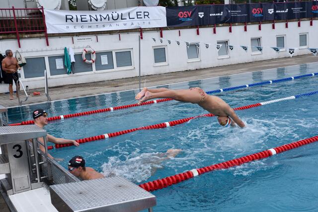 Swim against the Olympians: Im Stadionbad konnten sich Hobbyschwimmer mit den Profis des Österreichischen Schwimmverbandes (OSV) messen. | Foto: Markus Spitzauer