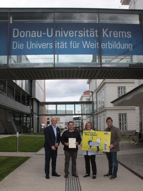 Martin Lammerhuber (K.R.N.), Klaus Hainzl (Leiter MS Klein-Pöchlarn), Michaela Hahn (MKM NÖ), Andreas Weiss (MKM NÖ) | Foto: MKM