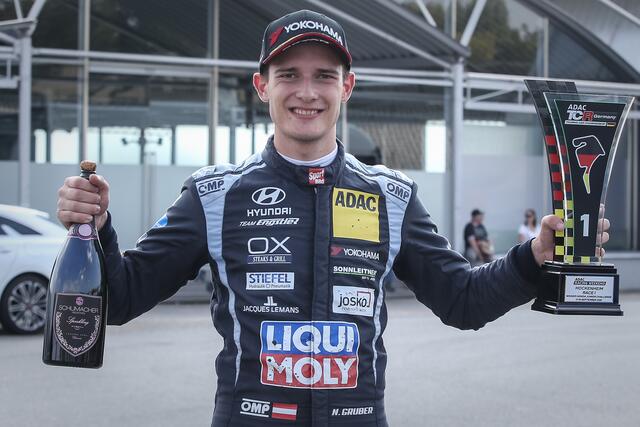 Nico Gruber zeigte auf dem Traditionskurs von Hockenheim wieder eine starke Leistung und war in beiden Läufen der ADAC TCR Germany bester Nachwuchsfahrer. | Foto: Manfred Binder/SMP