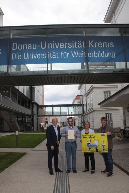 Martin Lammerhuber (K.R.N.), Andreas Schöberl (Leiter MS Katzelsdorf), Michaela Hahn (MKM NÖ), Andreas Weiss (MKM NÖ) | Foto: MKM