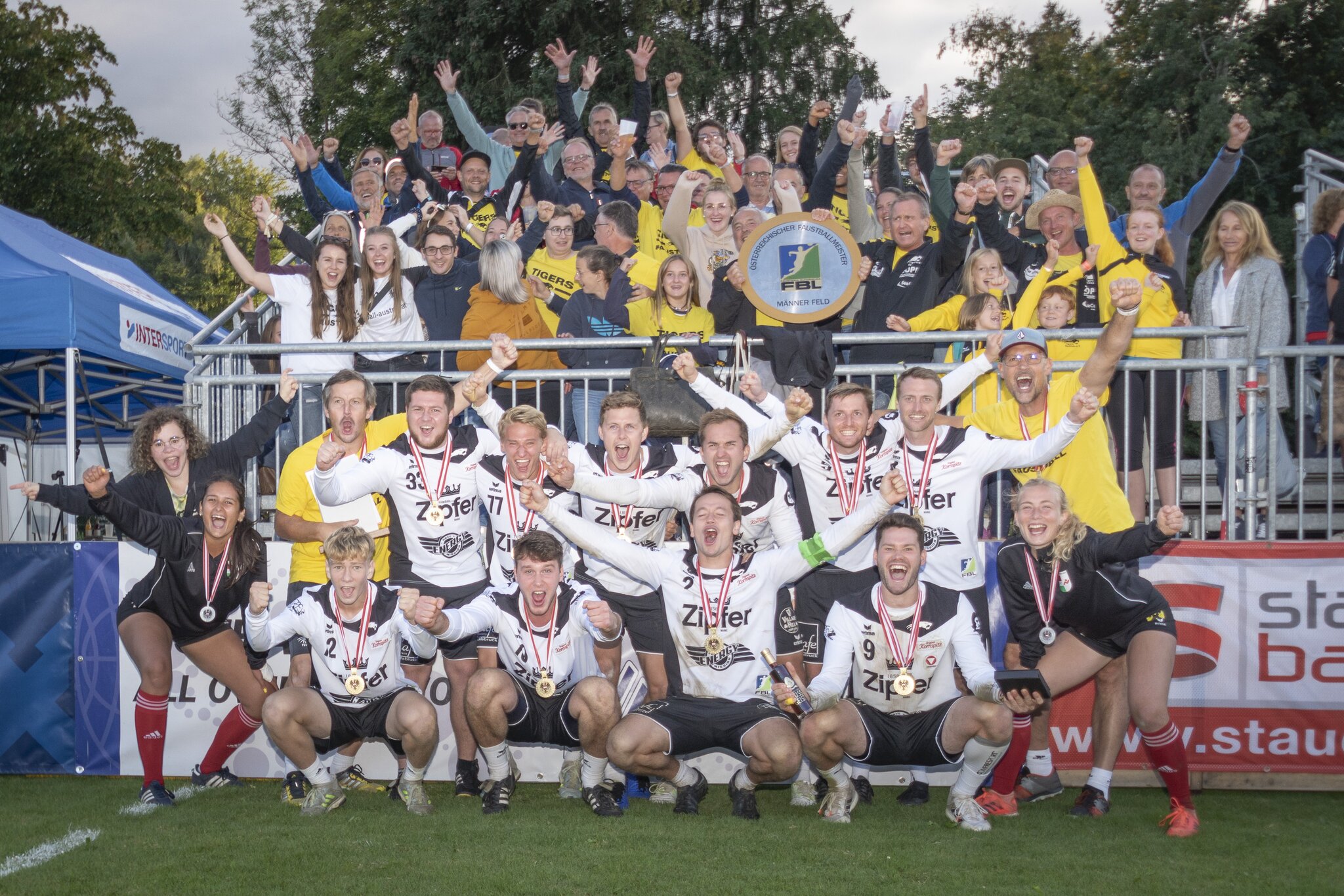 BTFO Hexenhut Geräuschmacher - 16 Sounds Fernbedienung Streich Lila