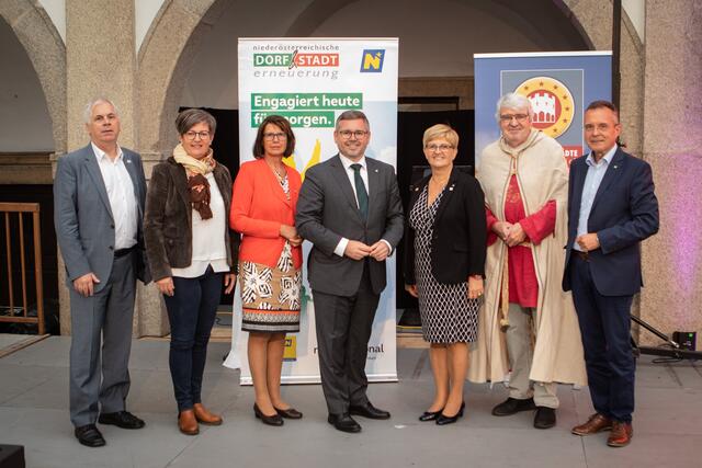 Büroleiter Waldviertel NÖ.Regional Josef Strummer, Geschäftsführerin NÖ.Regional Christine Schneider, Obfrau NÖ Dorf- und Stadterneuerung Maria Forstner, Landesrat Ludwig Scheritzko, Obfrau NÖ Stadtmauerstädte Susanne Satory, Obfrau-Stv. NÖ Stadtmauerstädte Willi Beck, Amt der NÖ.Landesregierung Hubert Trauner | Foto: NÖ.Regional