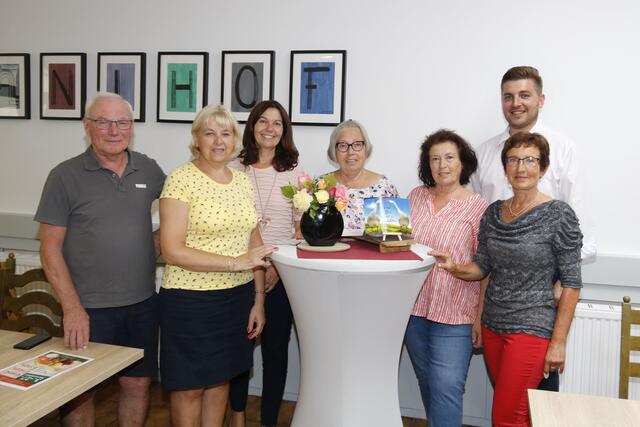 Der Vorstand des Seniorenbundes Mattersburg-Walbersdorf Josef Leitgeb, Gabi Haider, Stadträtin Melanie Eckhardt (ÖVP), Gerlinde Leitgeb, Obfrau Maria Adam, Stadtrat Andreas Feiler (ÖVP) und Anna Ulrich | Foto: ÖVP Burgenland