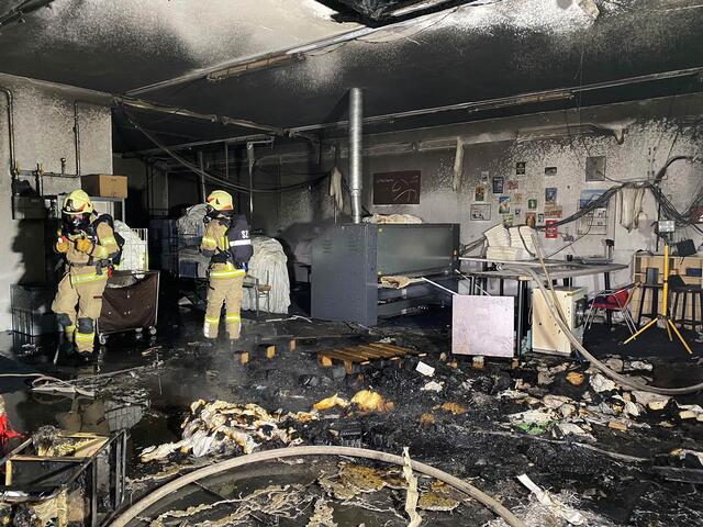 In einer Wäscherei in der Gemeinde Vomp kam es zu einem Brand. Der Schaden ist groß | Foto: ZOOM-Tirol