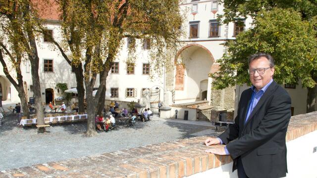 Norbert Darabos war für den Sanierungsprozess der Burg und der Etablierung der Jubiläumsausstellung verantwortlich. 2023 soll er die Ausstellung in ein Haus der Zeitgeschichte überführen.