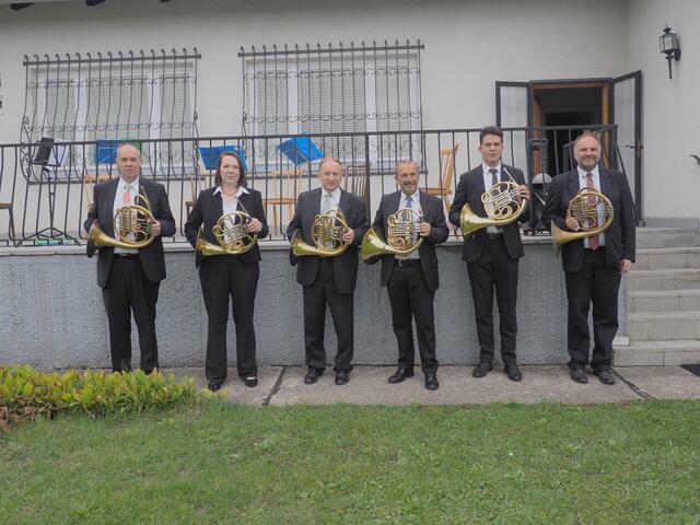 Das Hornensemble Wiener Neustadt war für ein Gartenkonzert in Draßburg zu Besuch.