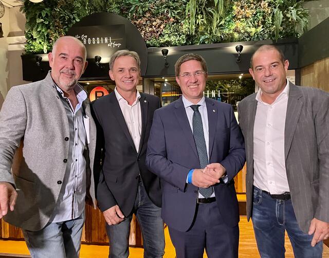 Kaufmannschaft-Obmann Michael Wipplinger, Peter Jungreithmair Wels-Marketing, Bürgermeister Andreas Rabl und Markus Fehringer beim Herbstfest in der Gortana-Passage.