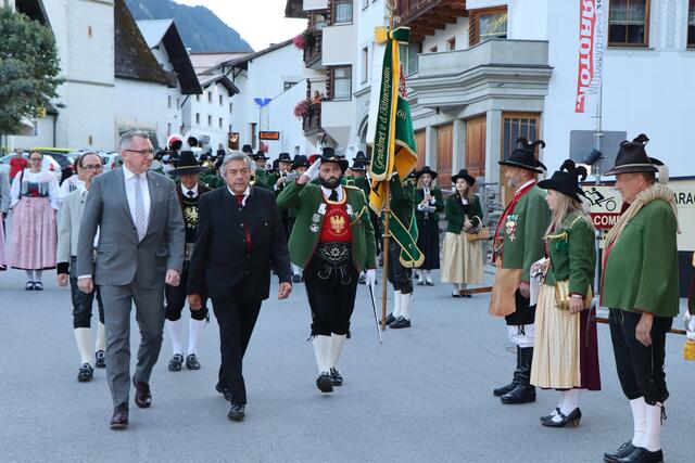 Landesüblicher Empfang zum Festakt für die Segnung und offizielle Eröffnung des Gemeindehauses Pfunds. | Foto: Othmar Kolp