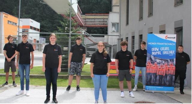 Die neuen Lehrlinge bei Mondi Frantschach. Von links: Marco Gaber, Pascal Ruthardt, Helena Schober, Jonas Hutter, Chantal Stocker, Lukas Grillitsch, Philipp Berger, Fabian Hatz