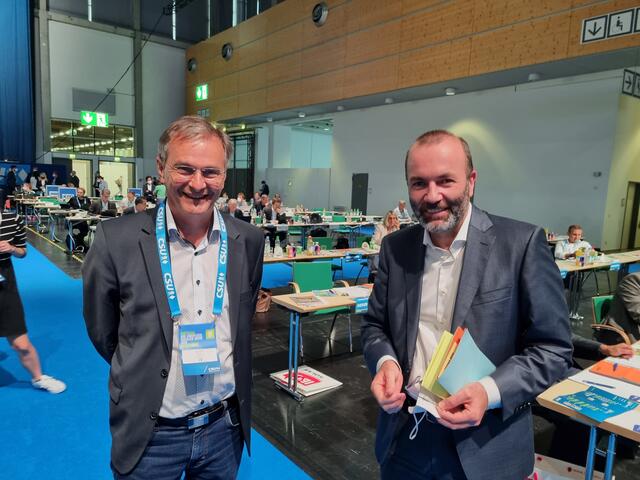 Neuhaus Bürgermeistr Stephan Dorn (l.) mit EVP-Fraktionsvorsitzender im EU-Parlament, Manfred Weber. | Foto: Koller