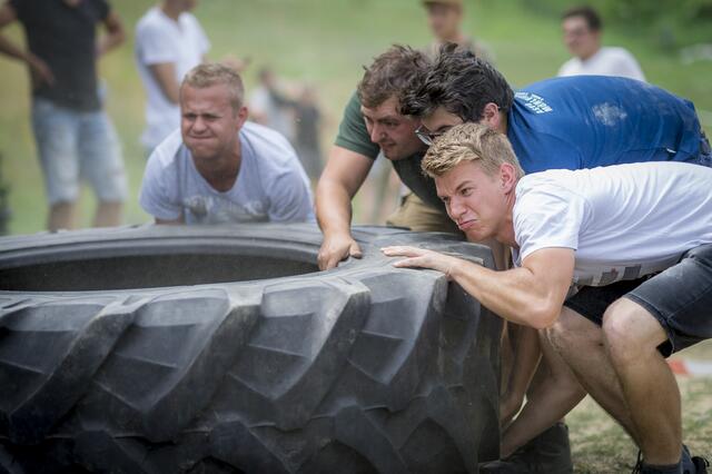 Gemeinsame Aktivitäten und Ausflüge, wie die "Highland-Games" gehören bei Wimberger fix zur Lehrlingsausbildung dazu.  | Foto: Wimberger