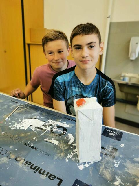 Die Schüler bastelten Vogelhäuser aus Tetrapaks. | Foto: MS Voitsberg