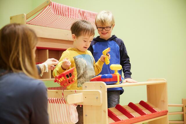 Kinder mit und ohne Behinderung können in der "Spielothek" gemeinsam eine lustige Zeit verbringen.