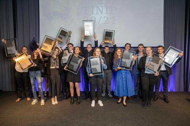 TINIP 2020/21 - Tiroler-Nachwuchs-Ingenieur-Preis. Die TINIP-Sieger gemeinsam mit allen Kategorie-Gewinnern bei der Gala. | Foto: Tiroler Wirtschaftskammer