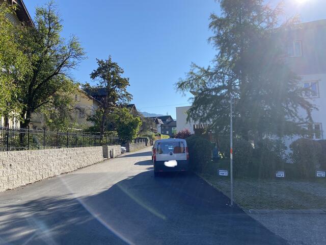 Das Mobile Radar steht in der Lindaustraße, Kreuzung Mastaliergasse. Aufgestellt ist es dabei so, dass das Heck des Fahrzeuges in Richtung Kindergarten Kaltenbach zeigt.