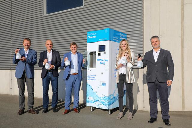 Gernot Kreindl, Referatsleiter für Abfall-, Abwasser- & Umweltmanagement, "pro aqua"-Geschäftsführer Wolfgang Staber, Bürgermeister Kurt Wallner, Christina Hornbacher (pro aqua Marketing & Sales) und Peter Müller (Geschäftsführer von ferroDECONT) v.l.